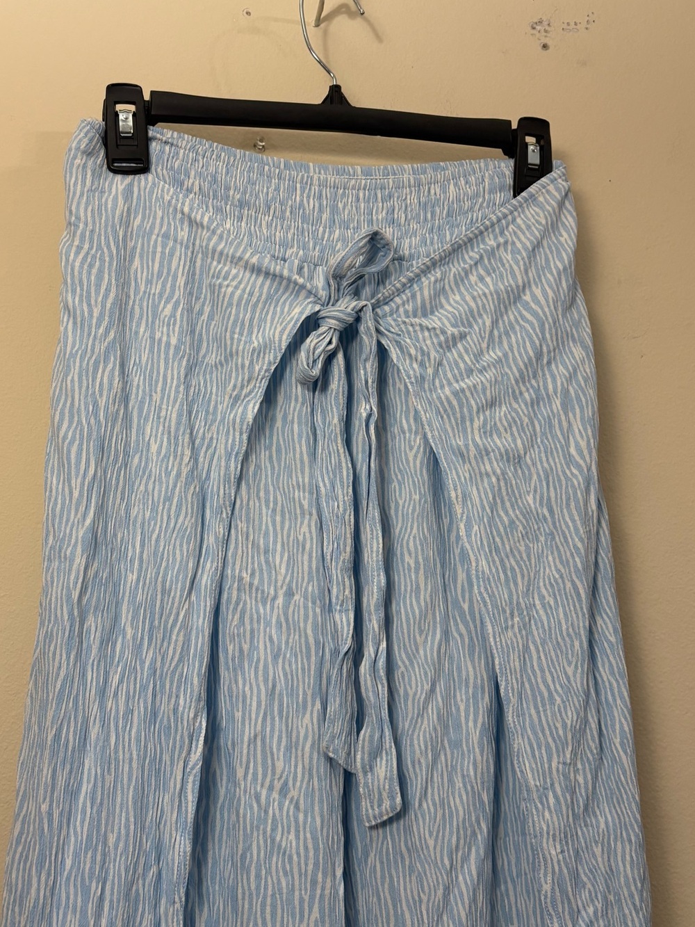 J. McLaughlin Bondi Tie Front Pants Blue White Woody Stripes women’s M palazzo - Picture 2 of 5